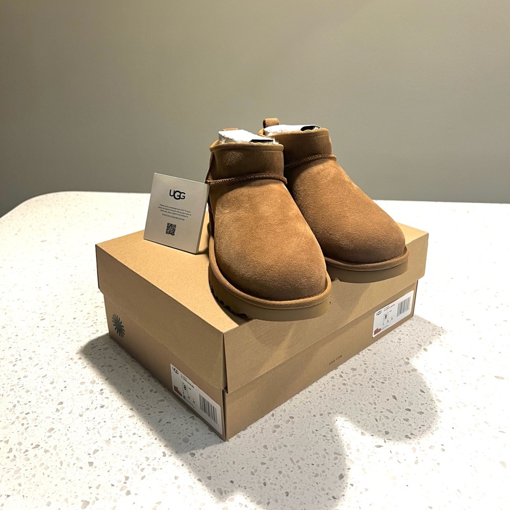 Brand new never worn Uggs in chestnut!
